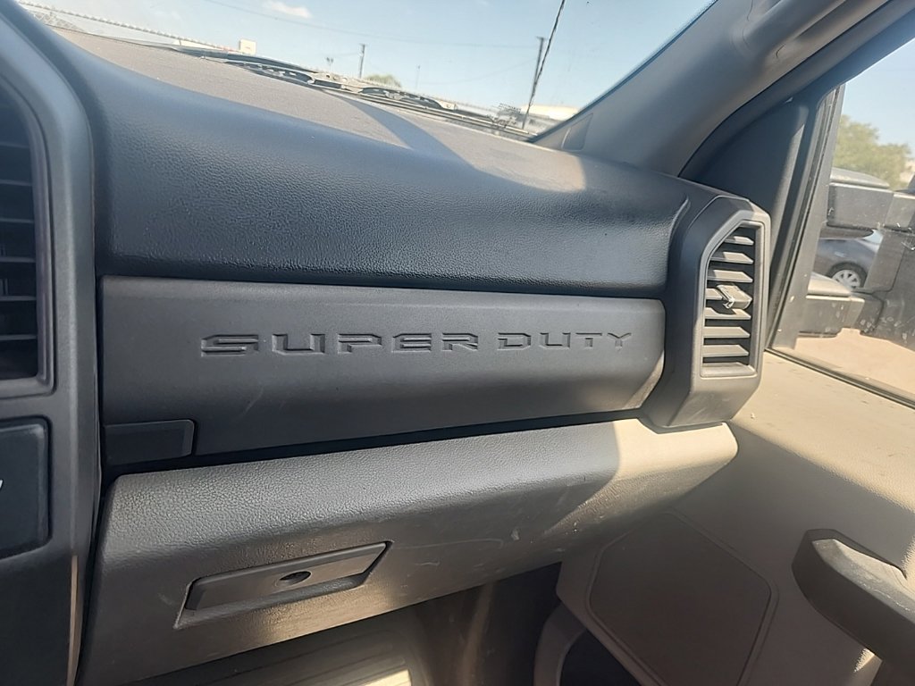 Used 2018 White Ford XL image 25