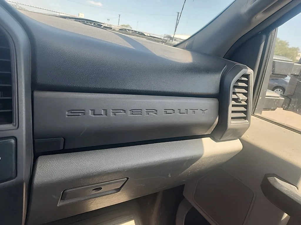 Used 2018 White Ford XL image 25