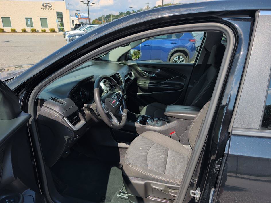 Used 2024 Ebony Twilight Metallic GMC SLE image 8