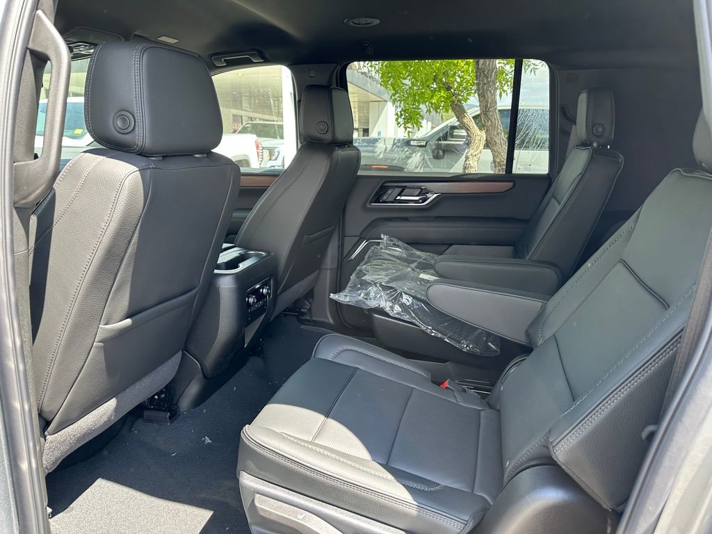2026 GMC Yukon XL Denali - Photo 8