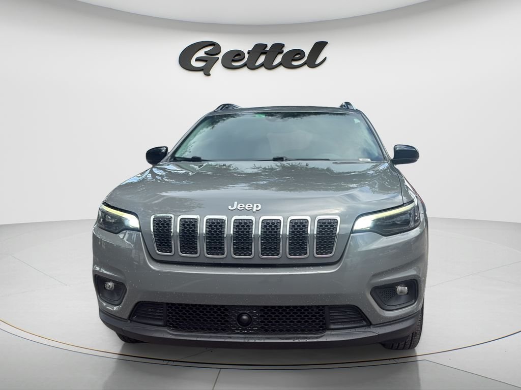 Used 2022 Gray Jeep Latitude Lux image 2