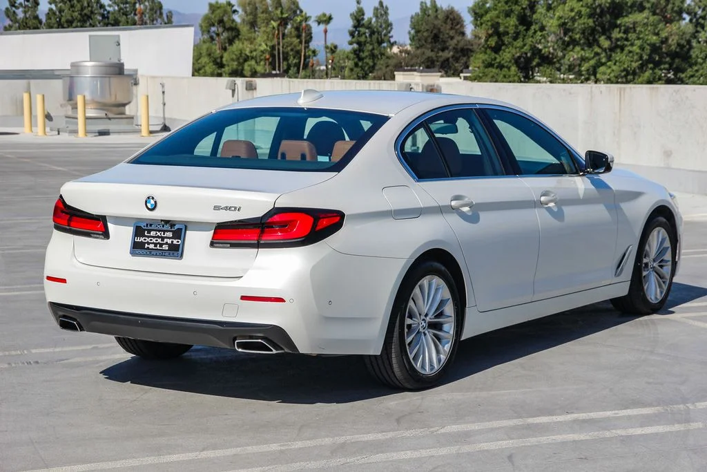 Used 2021 White BMW 540i image 4
