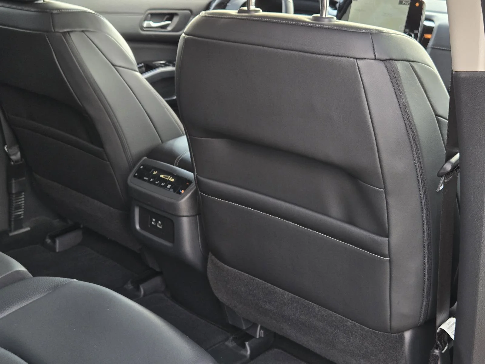 2025 Nissan Pathfinder SL - Photo 28