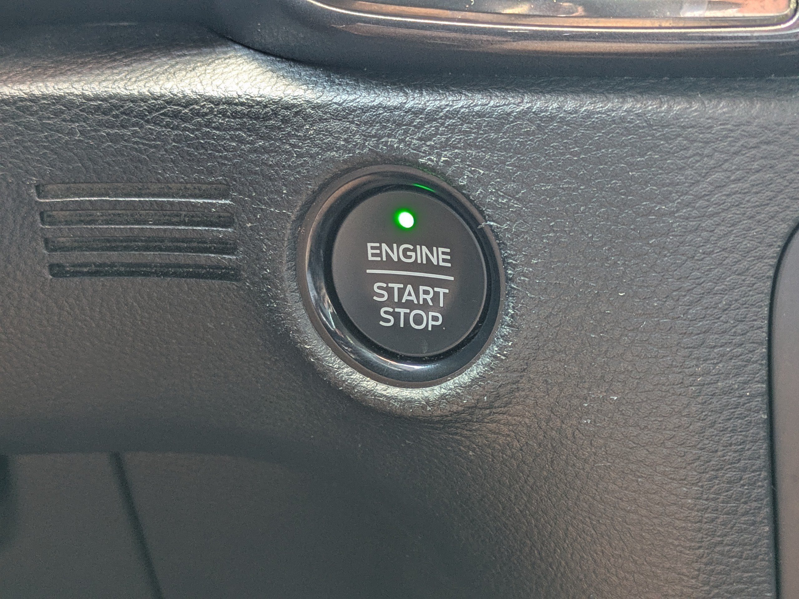 Used 2020  Ford  image 23