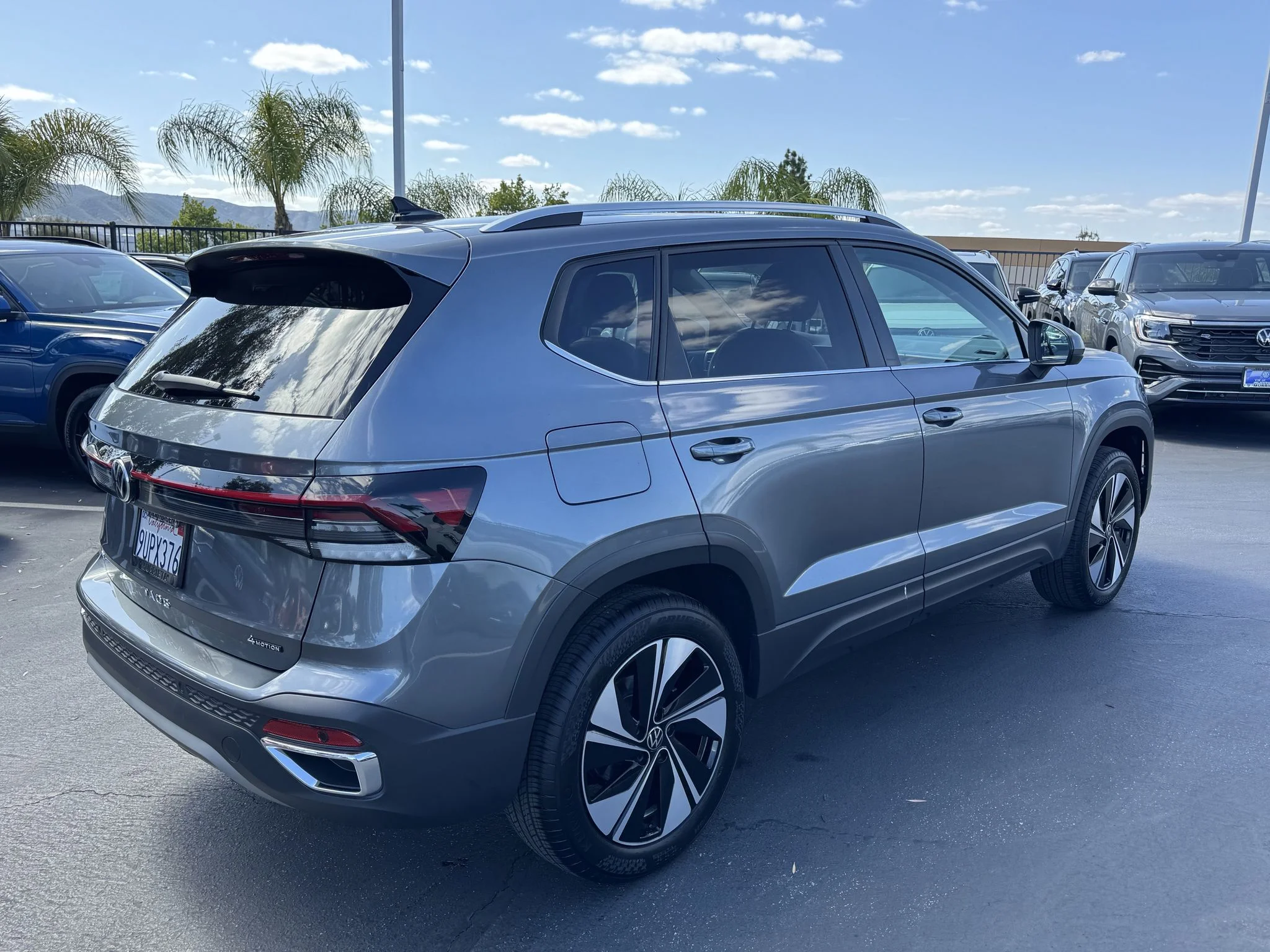 Used 2025 Platinum Gray Metallic Volkswagen SE image 8