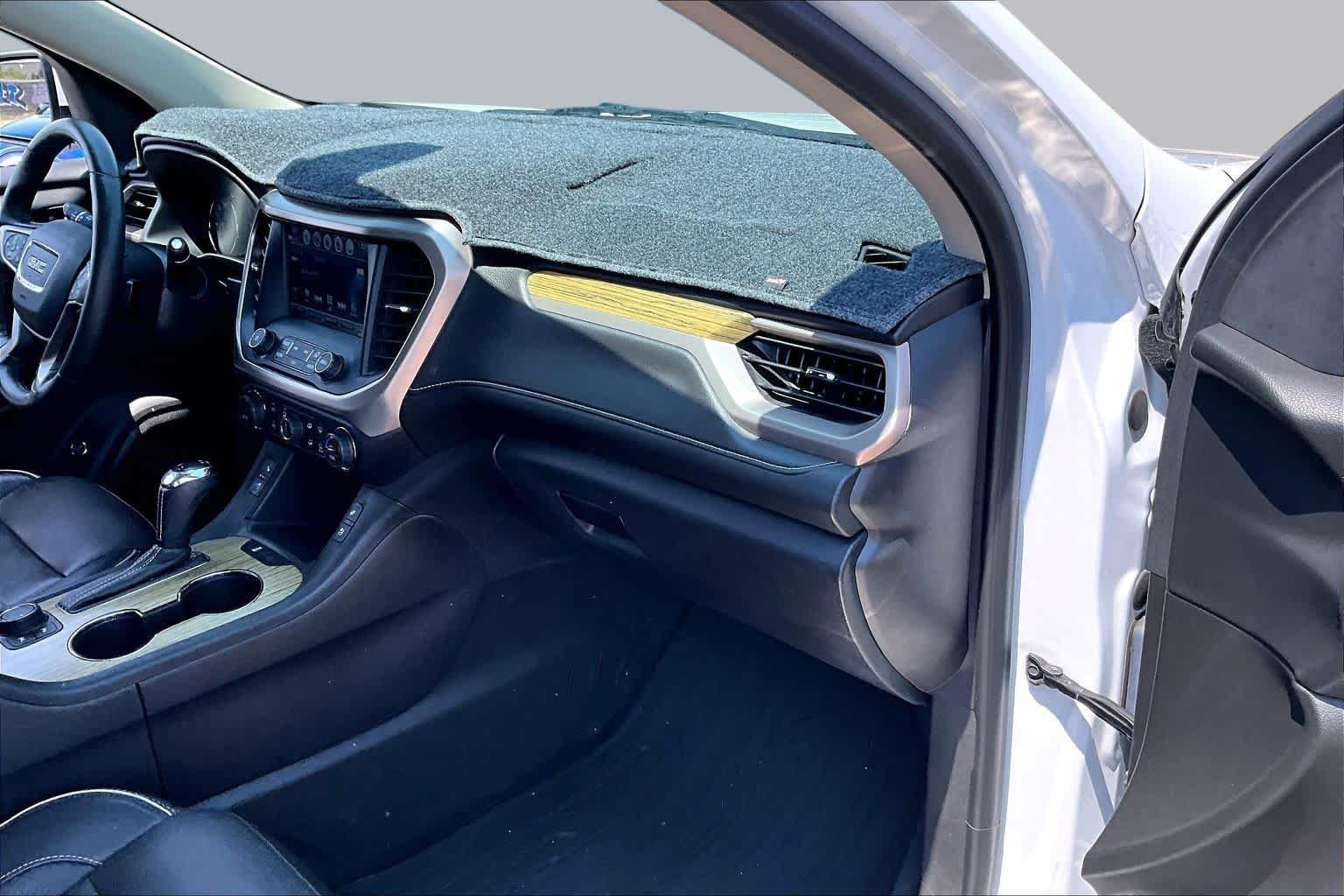 Used 2018 White Frost Tricoat GMC Denali image 15