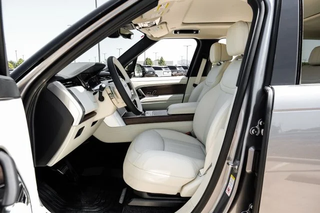 New 2026  Land Rover SE image 4