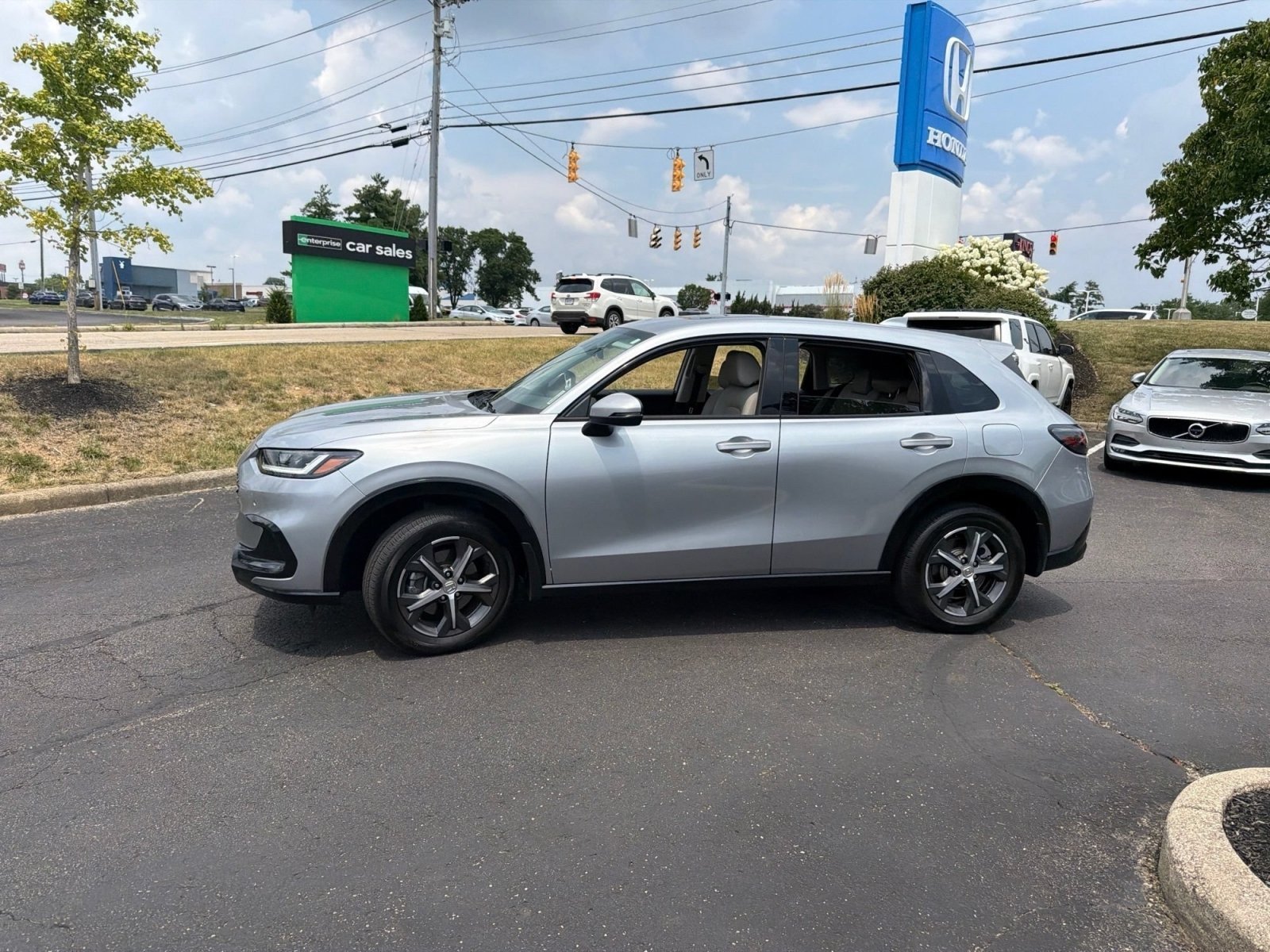 Certified Used 2025 Lunar Silver Metallic Honda EX-L image 2