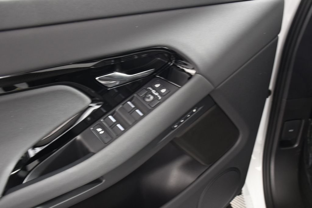 Certified Used 2026 Fuji White Land Rover Dynamic image 15