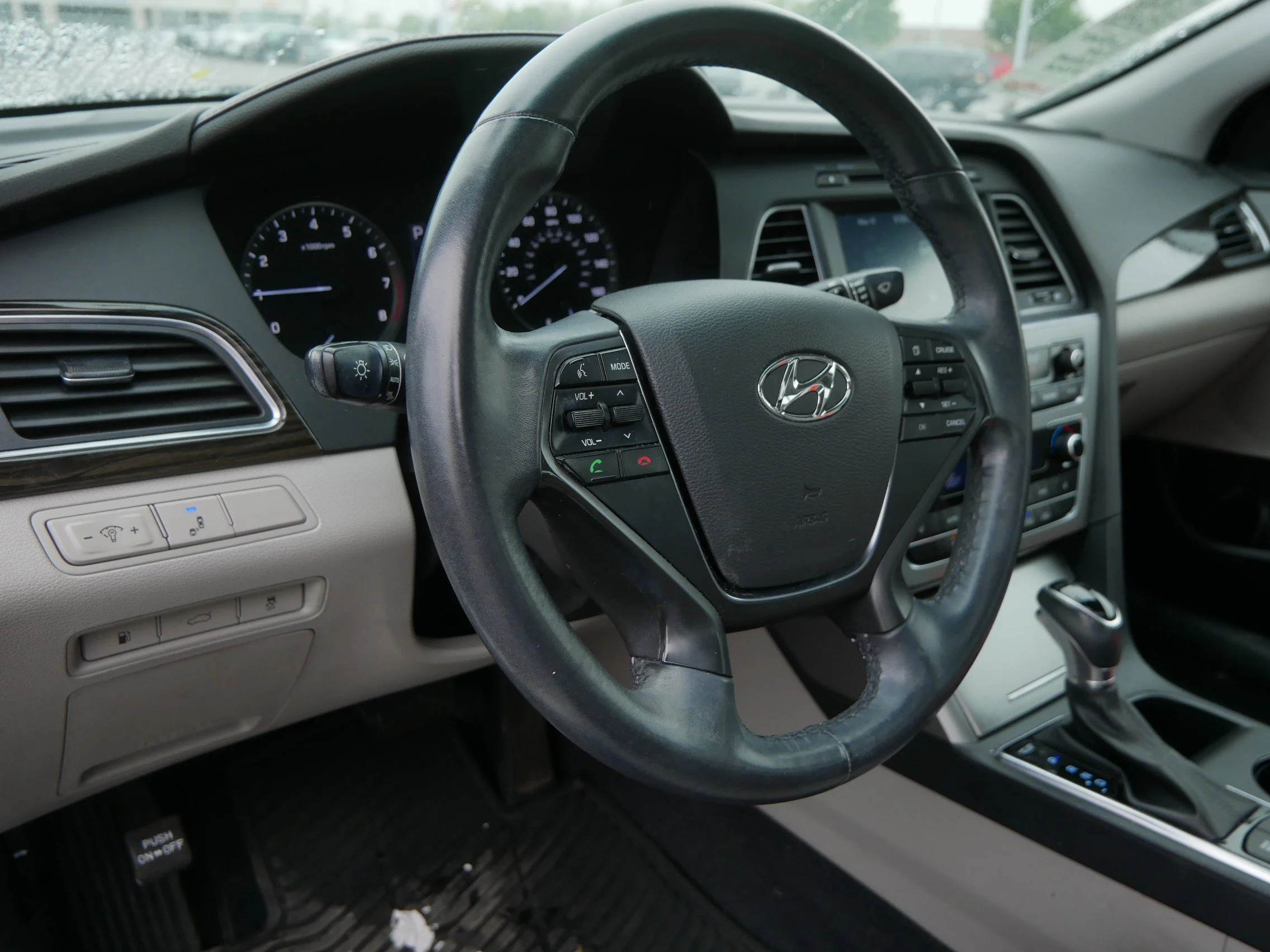 Used 2017 Quartz White Pearl Hyundai Limited image 20