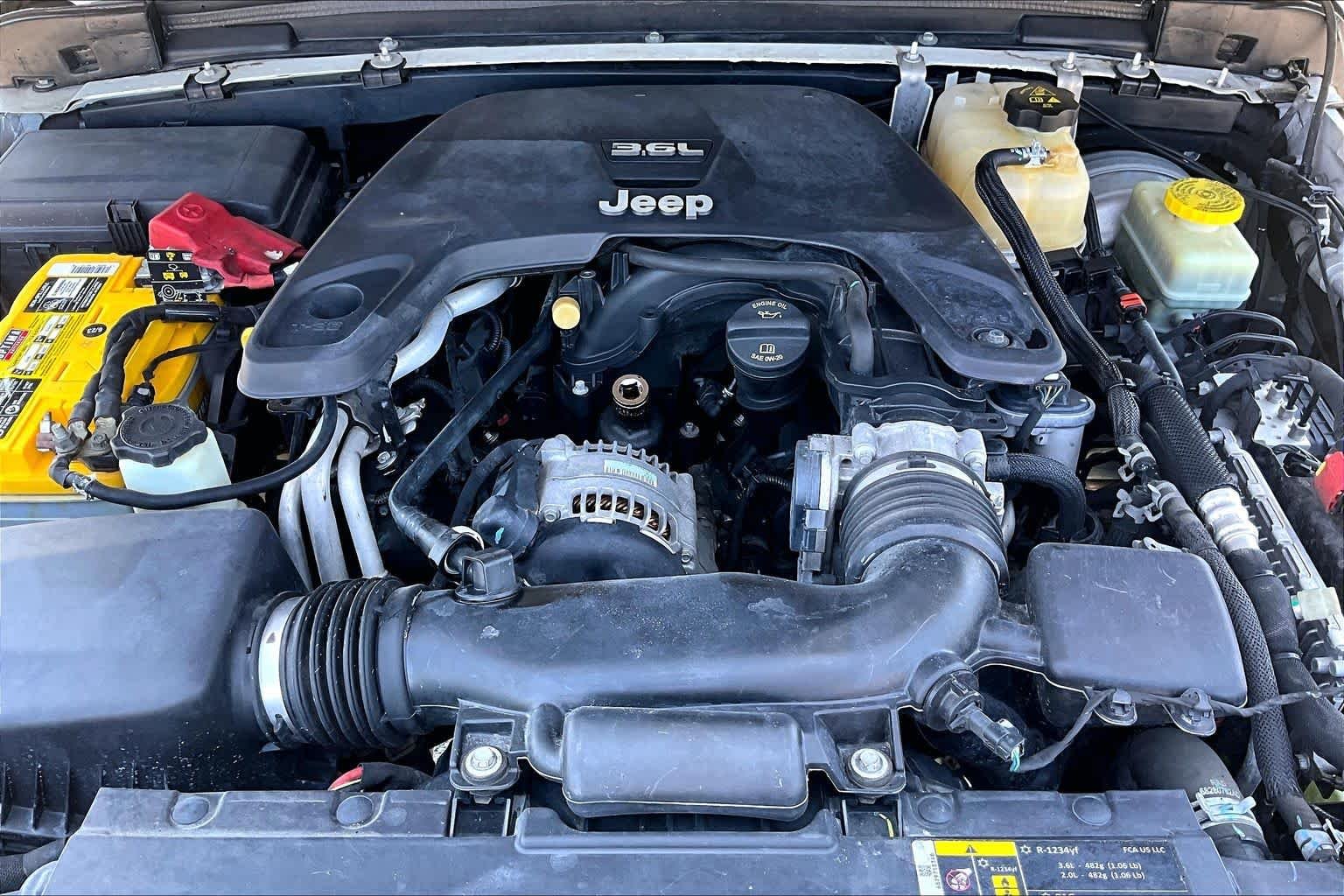 Used 2019 Bright White Clearcoat Jeep Sport S image 28