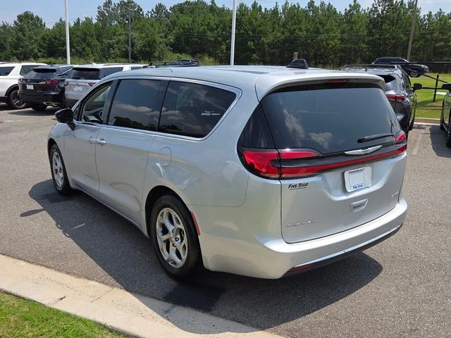 Used 2024 Silver Chrysler Limited image 10