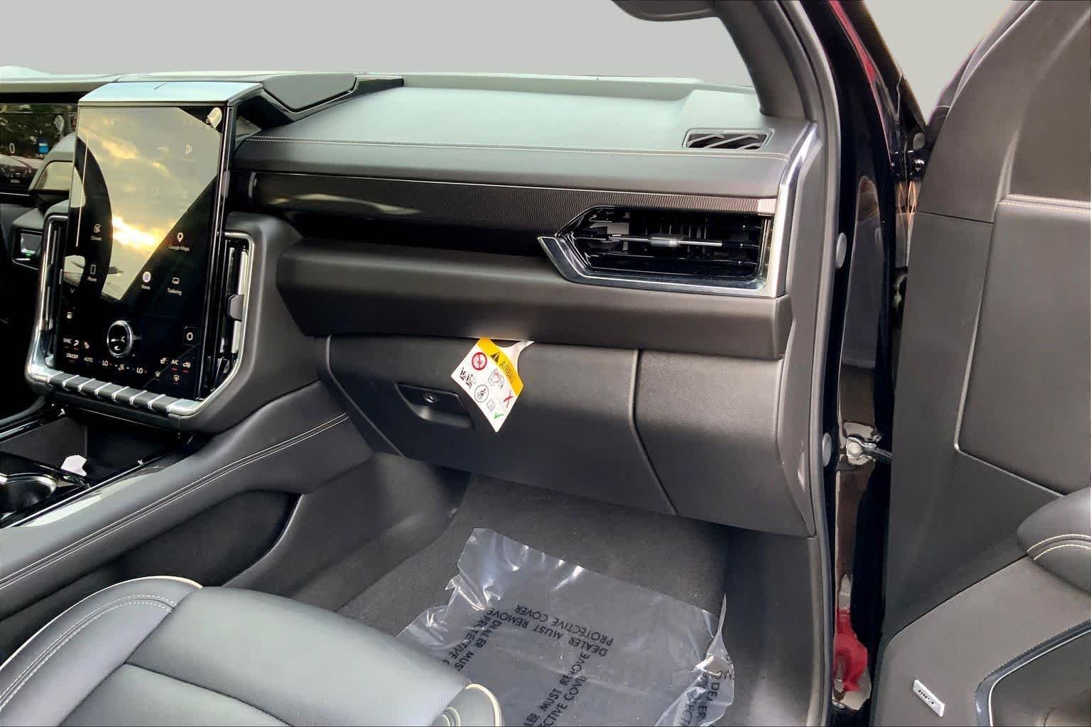 Used 2025 Onyx Black GMC Elevation image 16