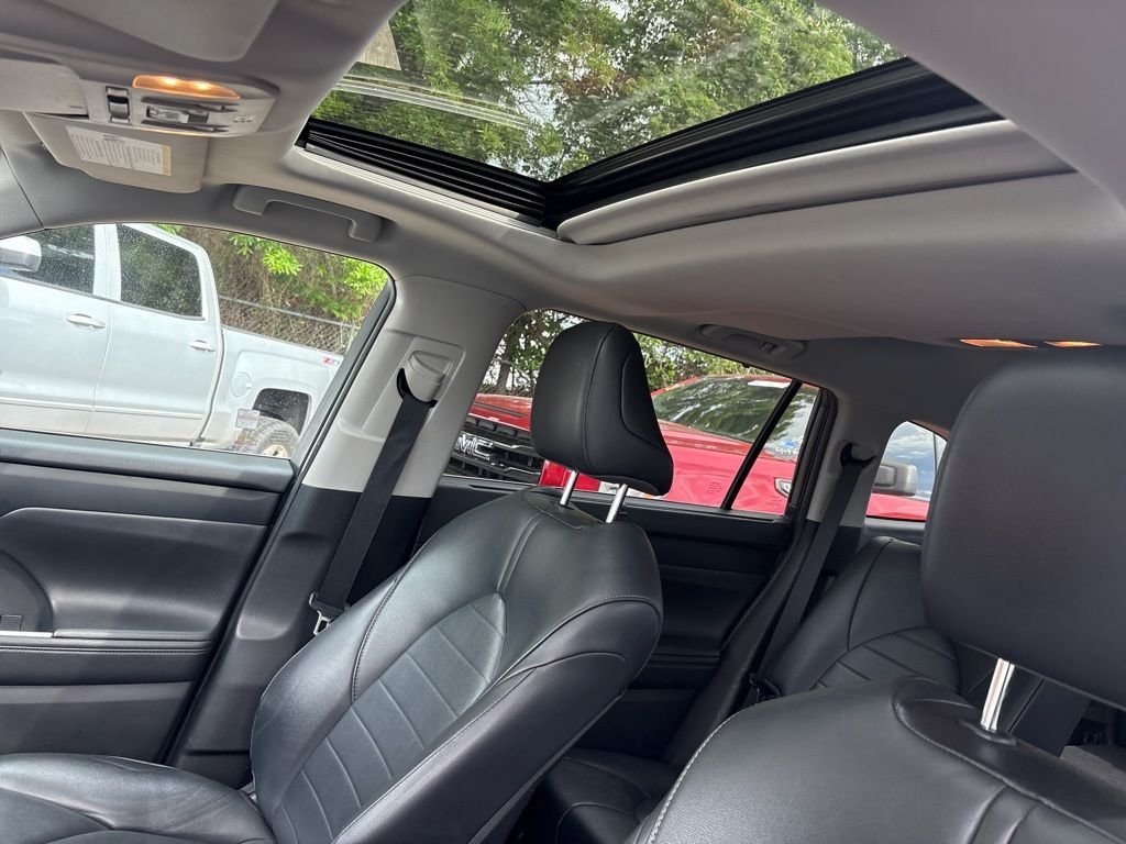 Used 2020 Gray Toyota XLE image 17