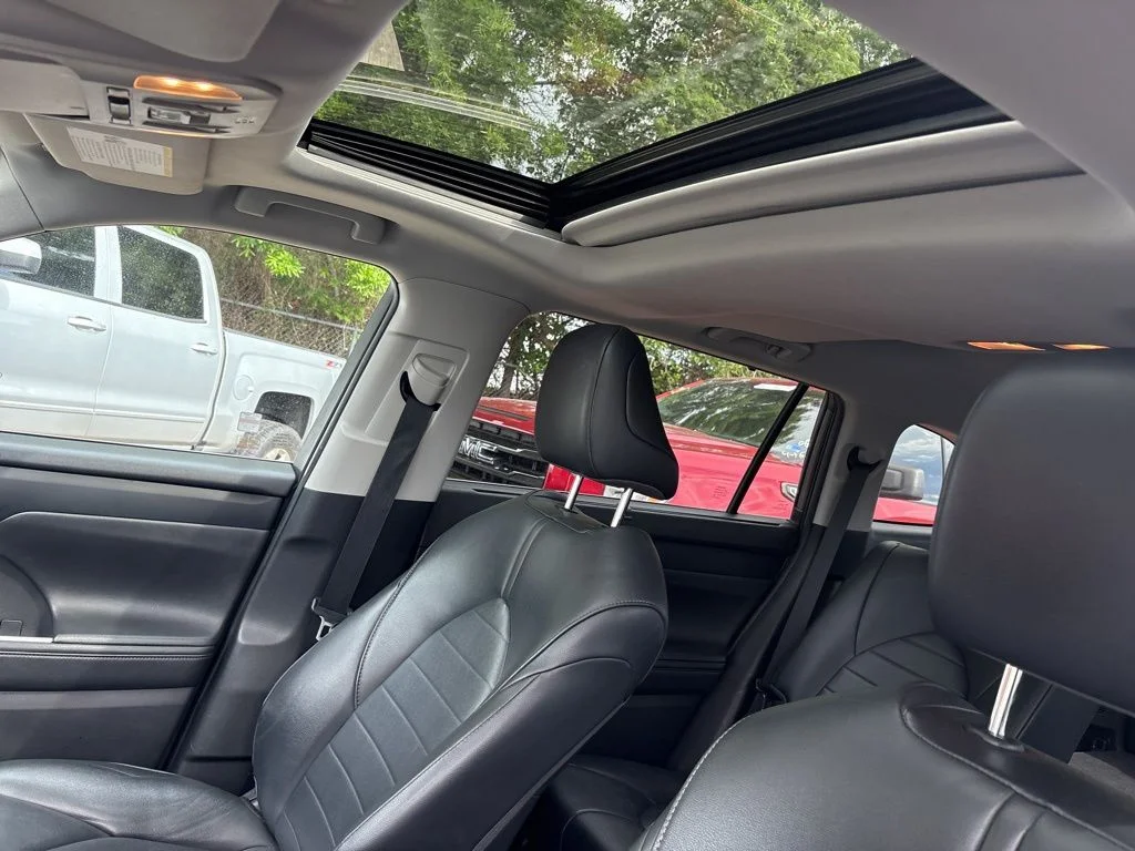 Used 2020 Gray Toyota XLE image 17