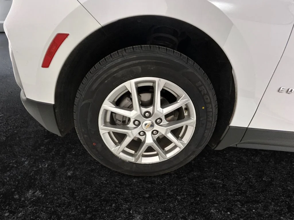 Used 2022 White Chevrolet LT image 27
