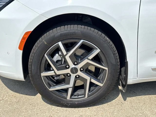 New 2027 White Chrysler Pinnacle image 4