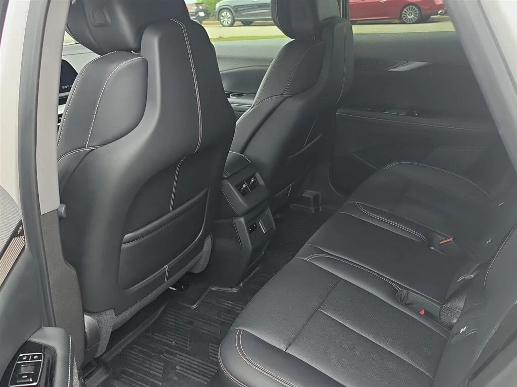 Used 2025 Crystal White Tricoat Cadillac Luxury image 10