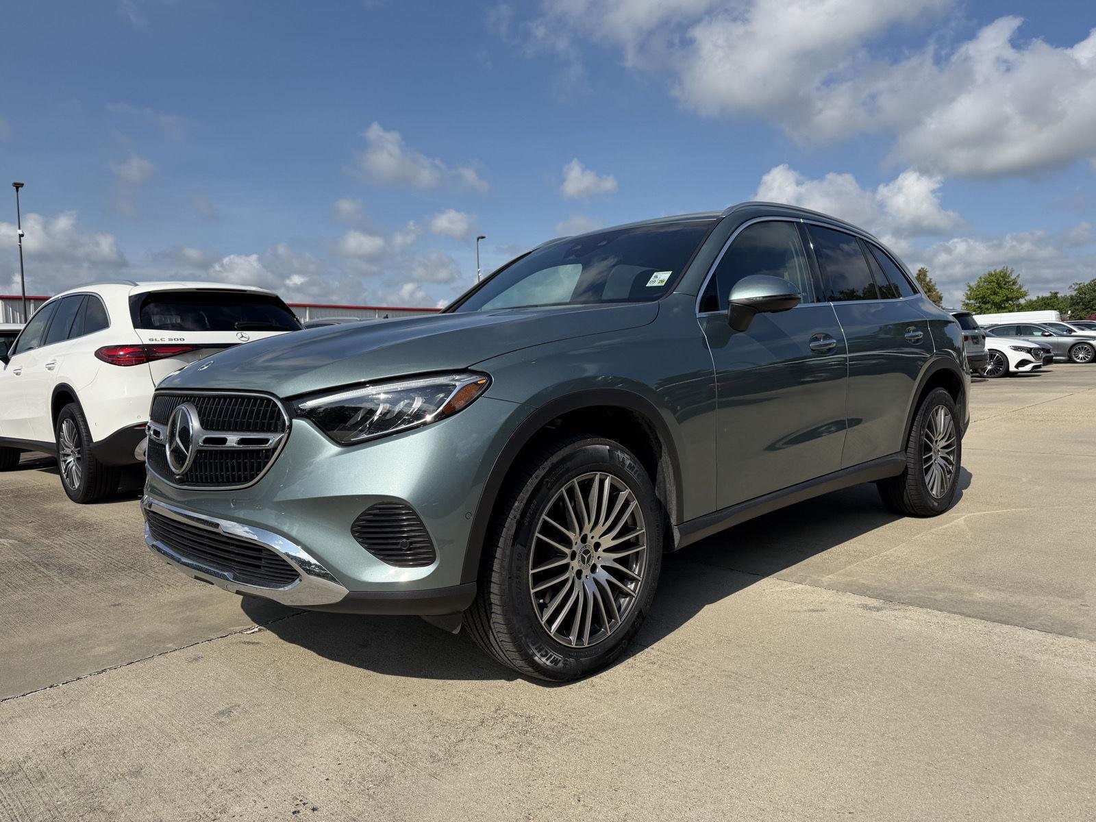 Used 2026 Verde Silver Metallic Mercedes-Benz GLC 300 image 3