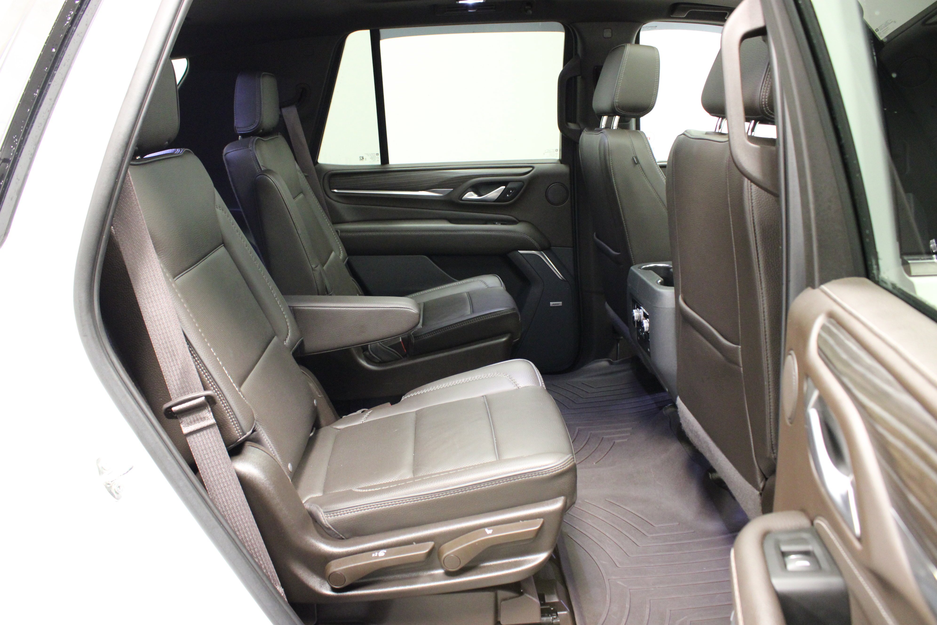 Used 2022 Summit White GMC Denali image 17