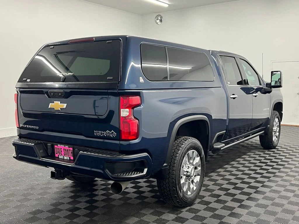 Used 2022 Northsky Blue Metallic Chevrolet High Country image 8