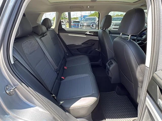 Certified Used 2023 SILVER Volkswagen 1.5T SE image 15