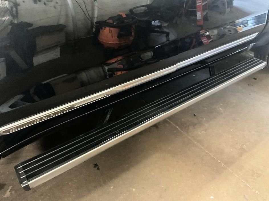 Used 2022 Black Chevrolet High Country image 20