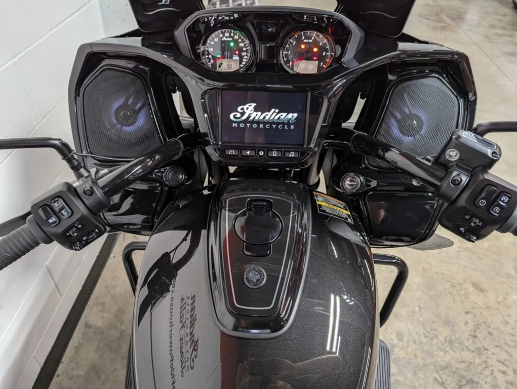 New 2026  Abyss Metallic / Red Alert Indian Motorcycle  image 15
