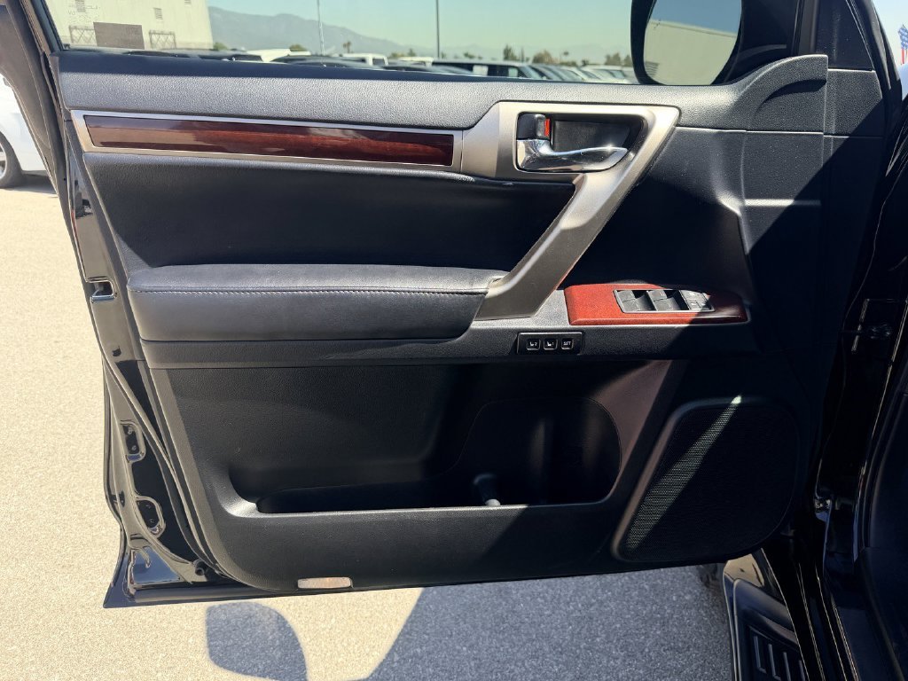 Used 2018 Onyx Black Lexus 460 image 26