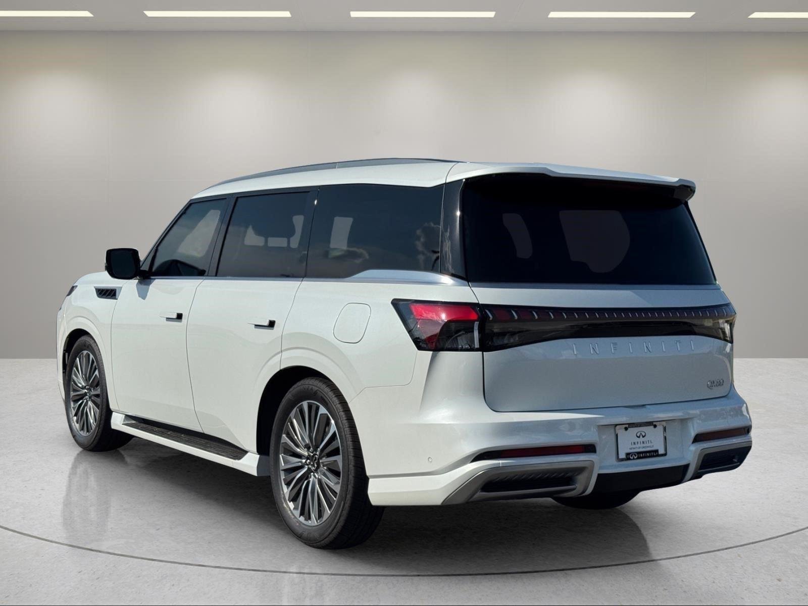 New 2027 RADIANT WHITE INFINITI Luxe 2WD image 3