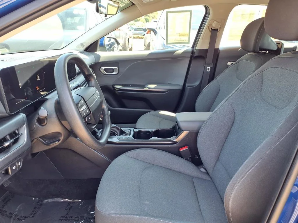 Used 2025 Blue Kia LXS image 8