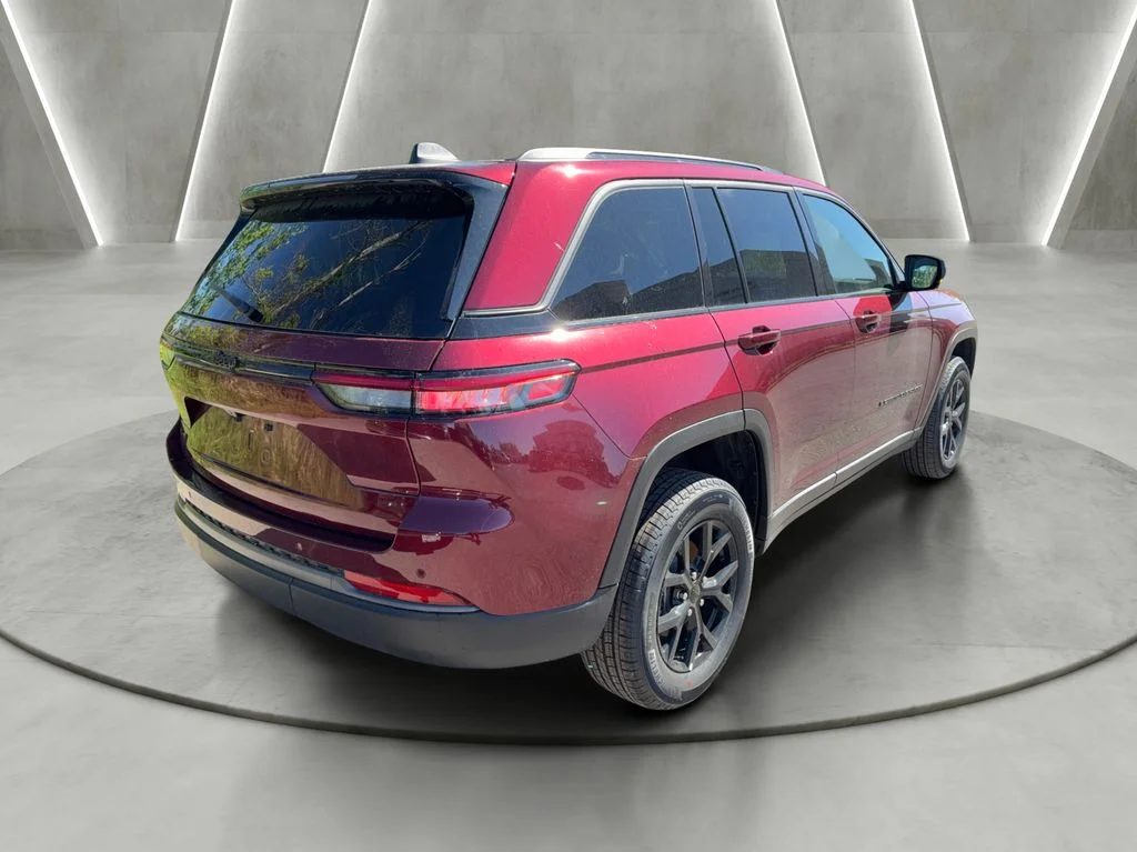 New 2026 Velvet Red Pearl-Coat Exterior Paint Jeep Altitude image 7
