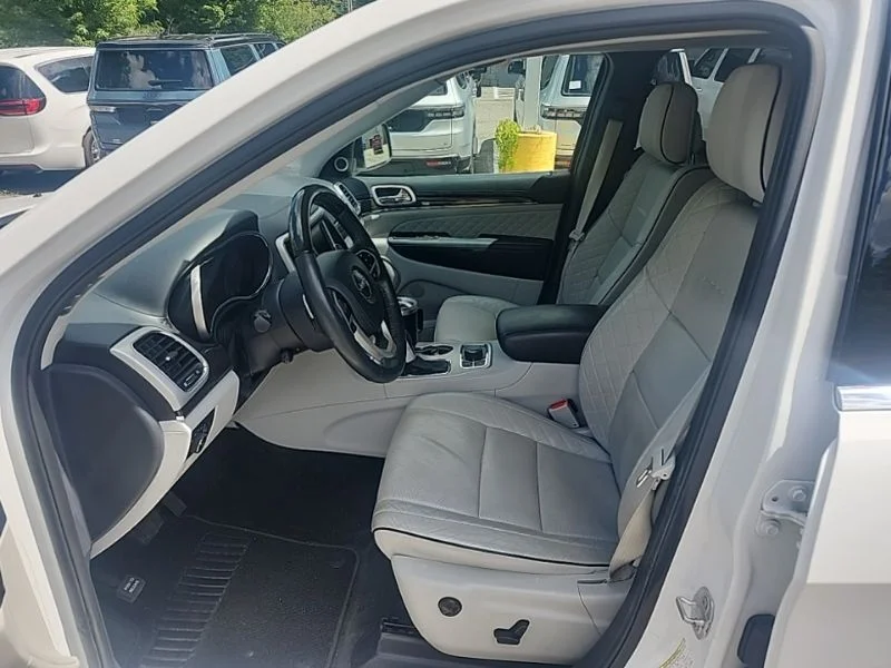 Used 2018 White Jeep Summit image 8