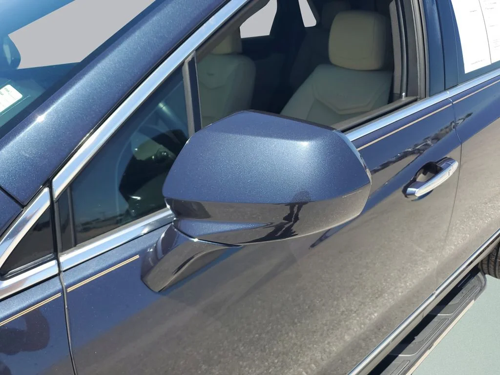 Used 2018 HARBOR BLUE METALLIC Cadillac FWD image 27