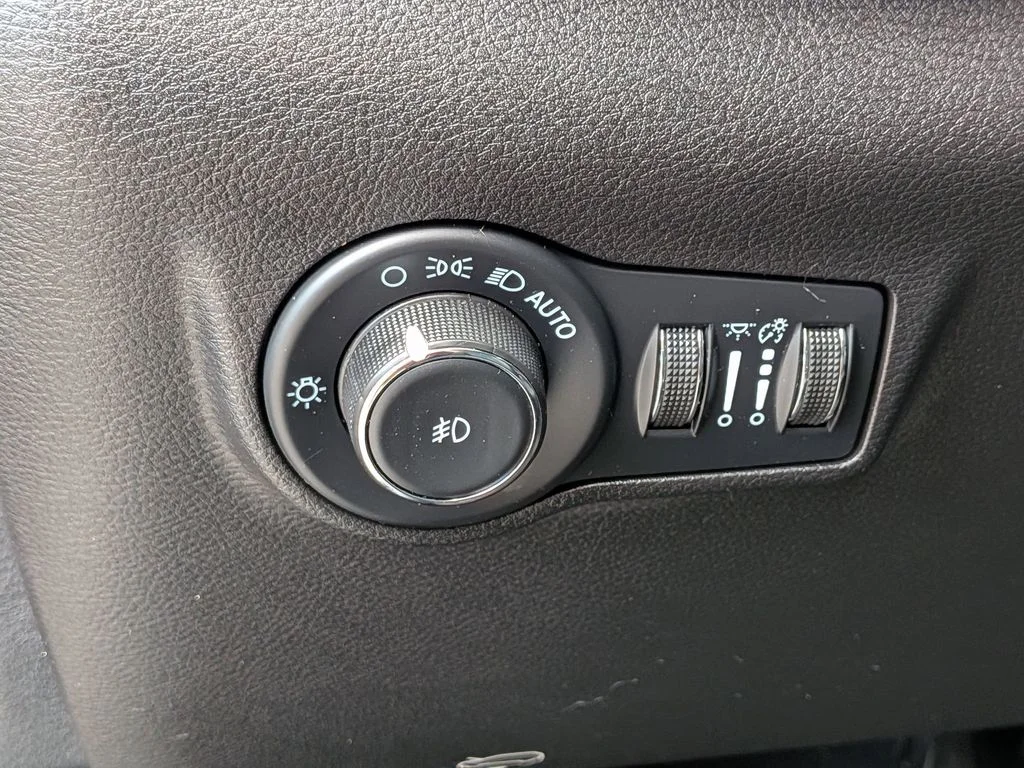 Used 2023 Black Jeep Limited image 14
