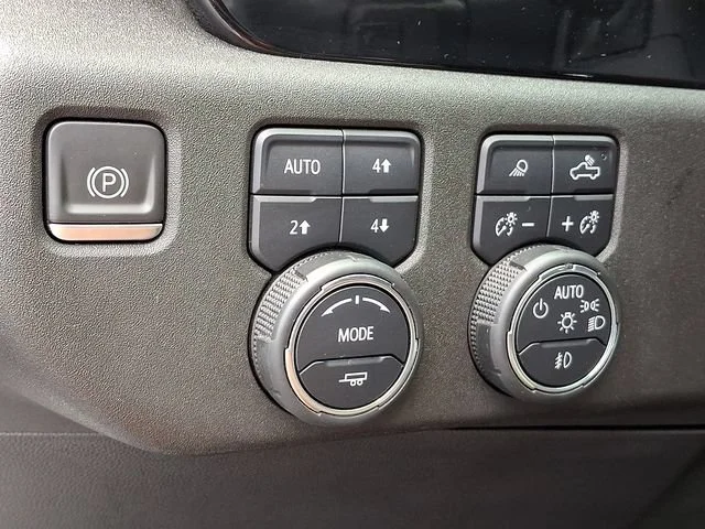 Used 2022 SUMMIT WHITE Chevrolet LTZ image 27