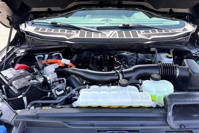 Used 2025 Blue Ford Lariat image 7