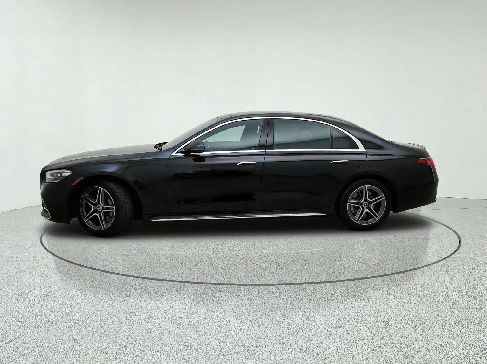 Certified Used 2025 Obsidian Black Metallic Mercedes-Benz S 500 image 14