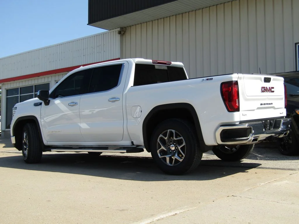 Used 2024 White GMC SLT image 10