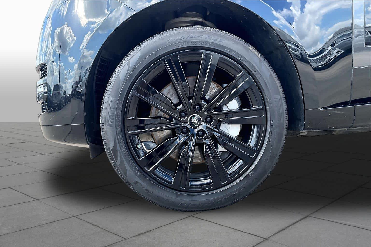 Used 2023 Santorini Black Metallic Land Rover SE image 11
