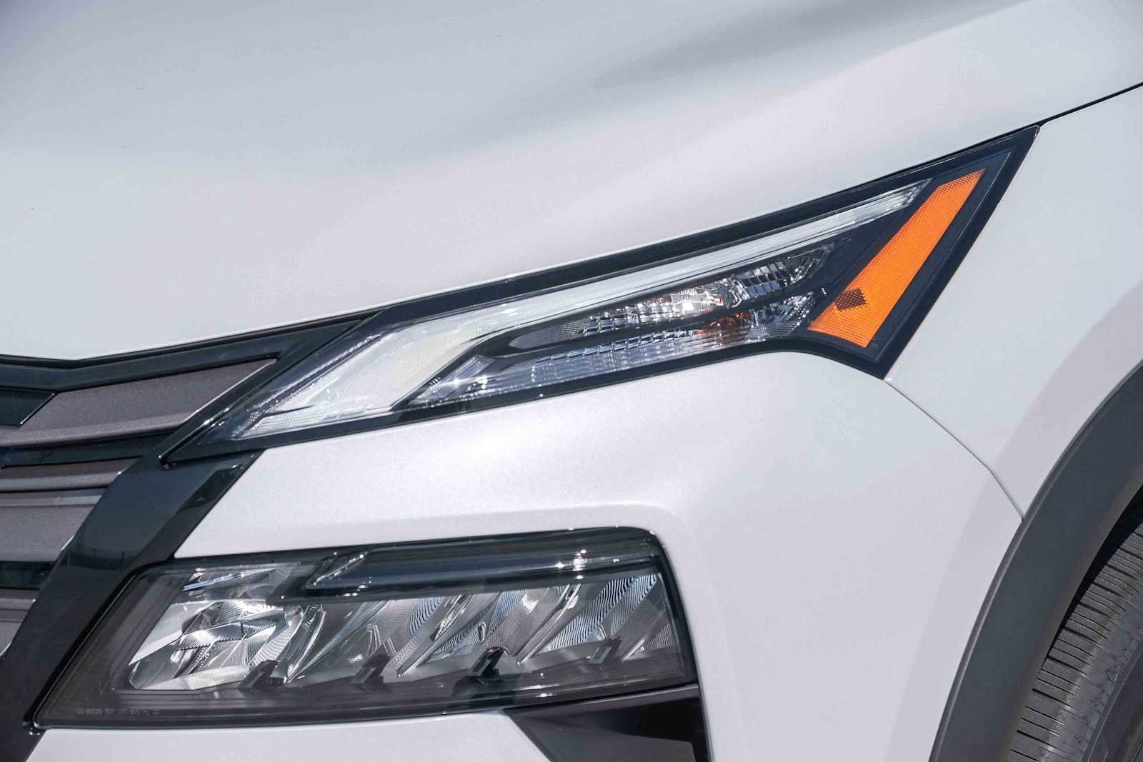 New 2026 Everest White Pearl TriCoat Nissan SV image 12
