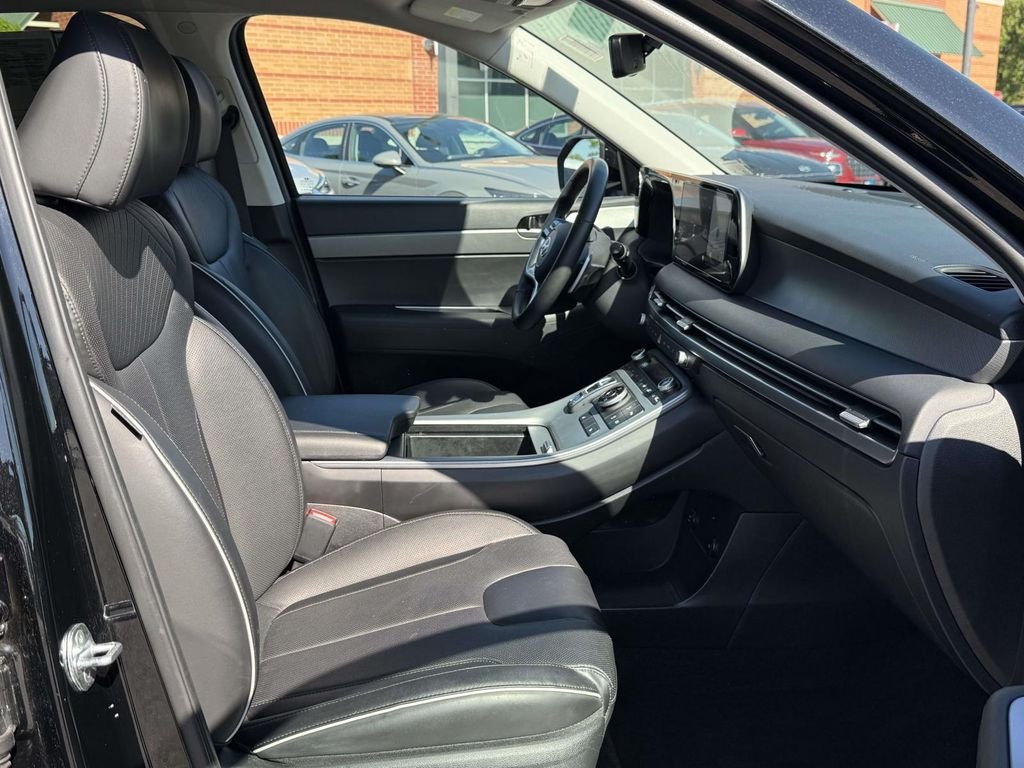Used 2023 Black Hyundai SEL image 15