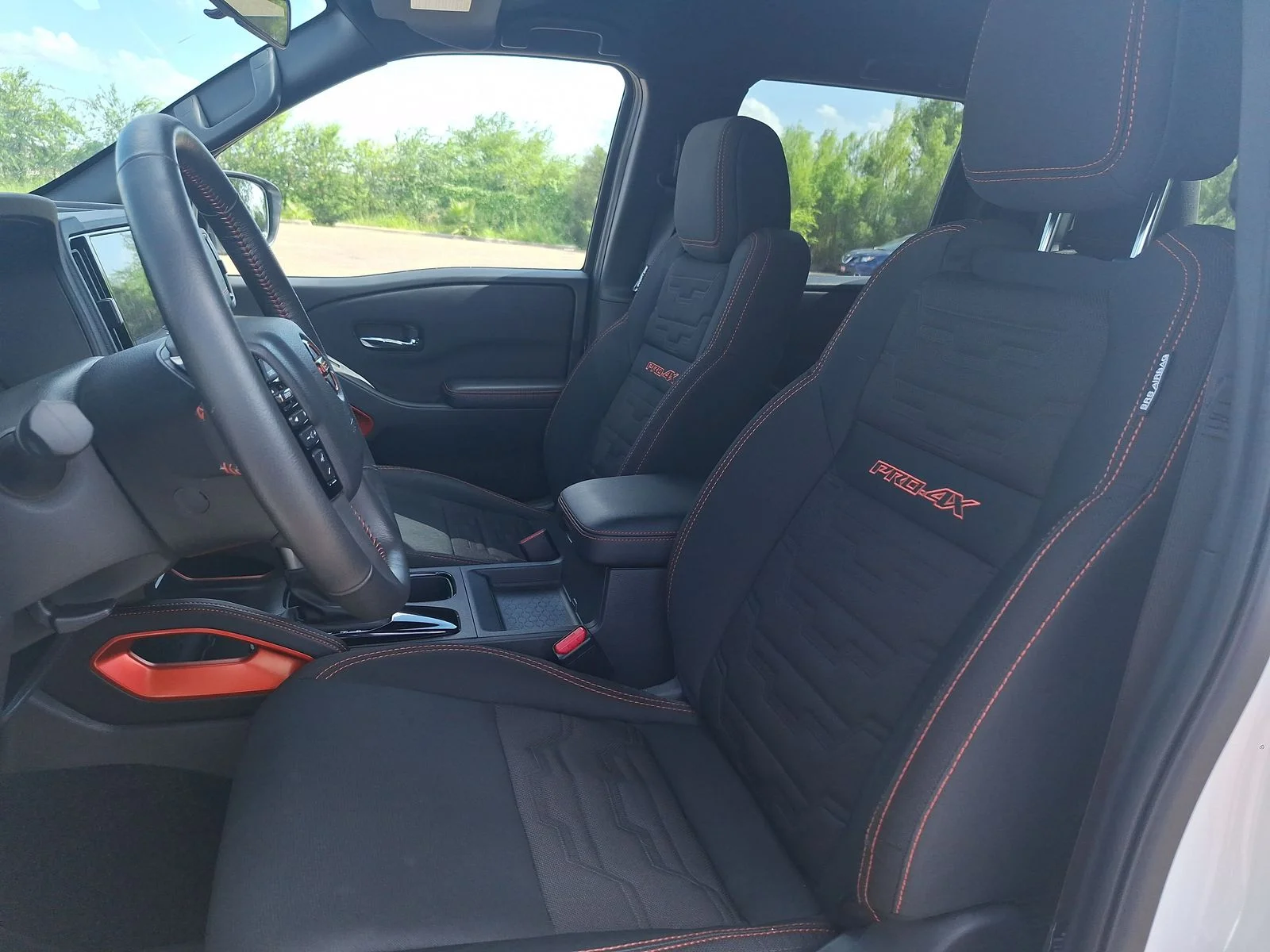 Used 2025 White Nissan PRO-4X image 9