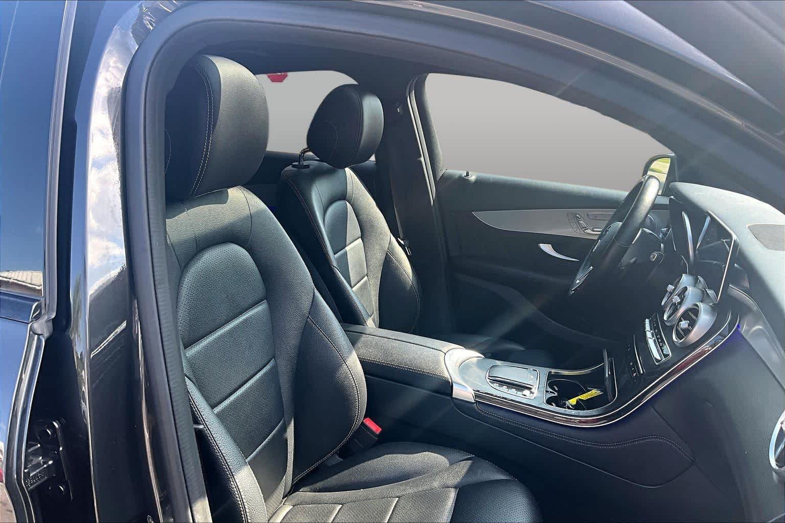 Used 2020 Graphite Grey Metallic Mercedes-Benz GLC 300 image 9