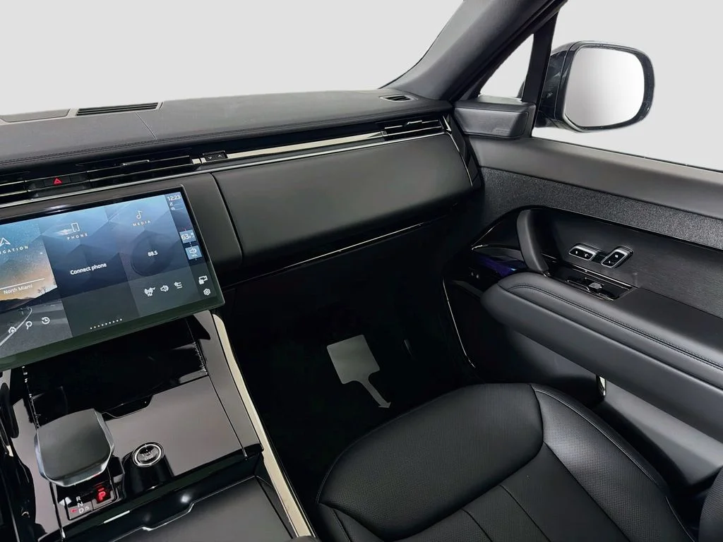 New 2026 Carpathian Grey Land Rover Dynamic SE image 25