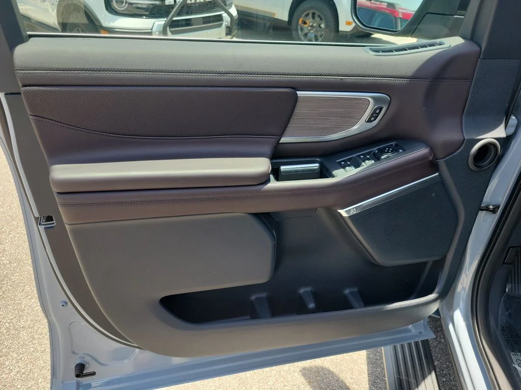 New 2026 Glacier Gray Metallic Tri-Coat Ford Platinum® image 15