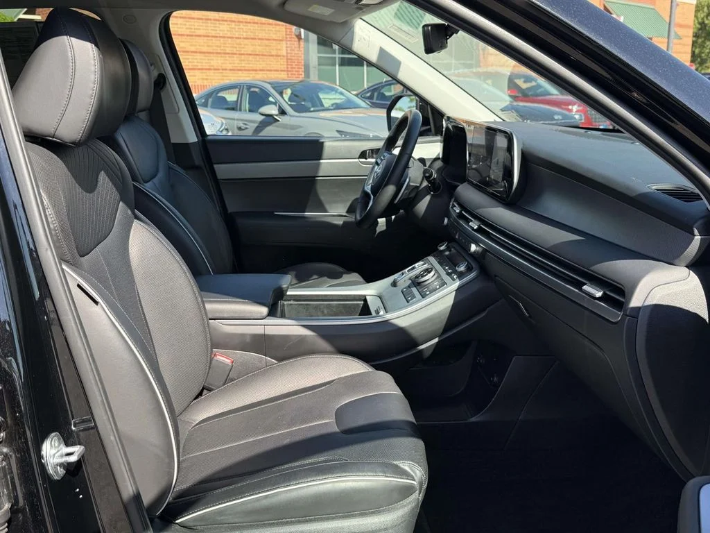 Used 2023 Black Hyundai SEL image 15