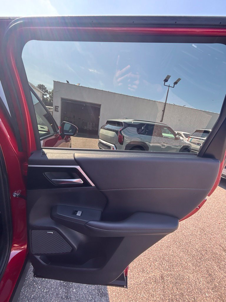 Used 2025 Red Mitsubishi SE image 21