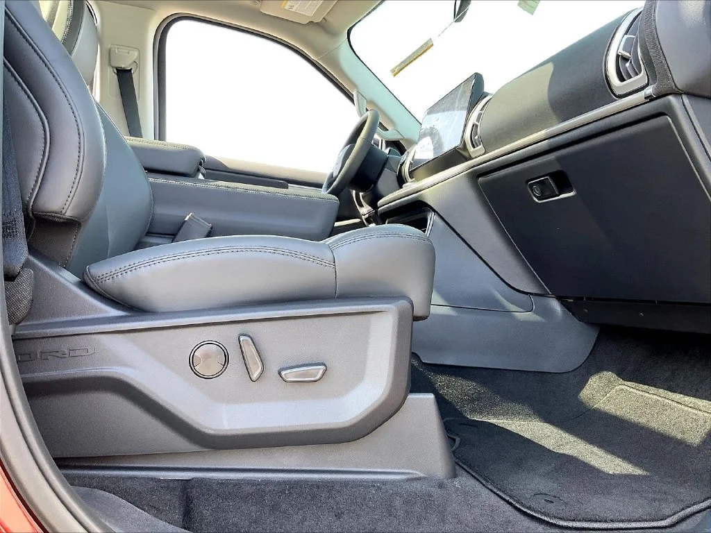 New 2027 Bronze Fire Metallic Tinted Clearcoat Ford Active image 12