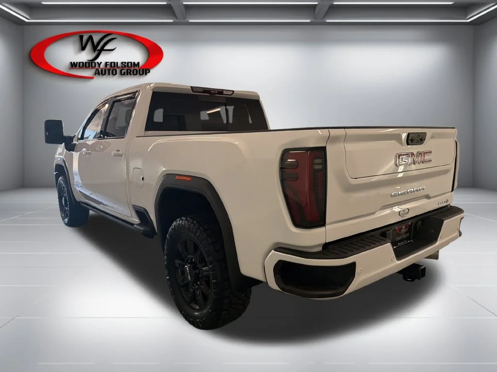 Used 2024 White GMC AT4 image 9